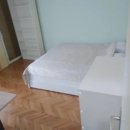 3-Room Cozy Apartment + Free Parking 아파트