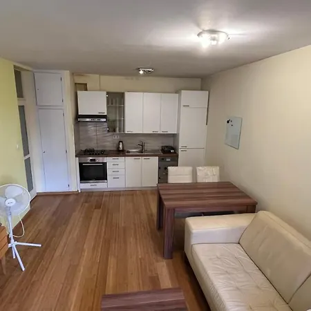 3-Room Cozy Apartment + Free Parking *